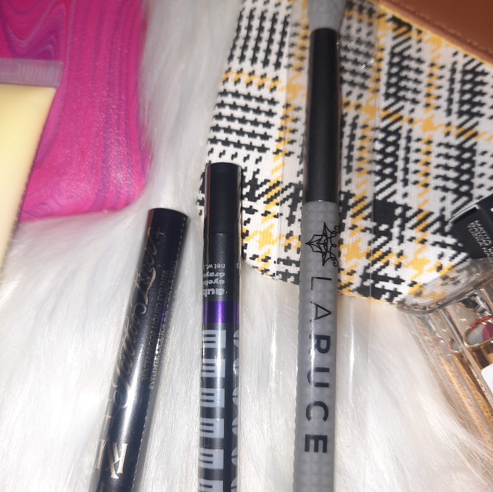 Make up Bundle - Picture 6 of 6
